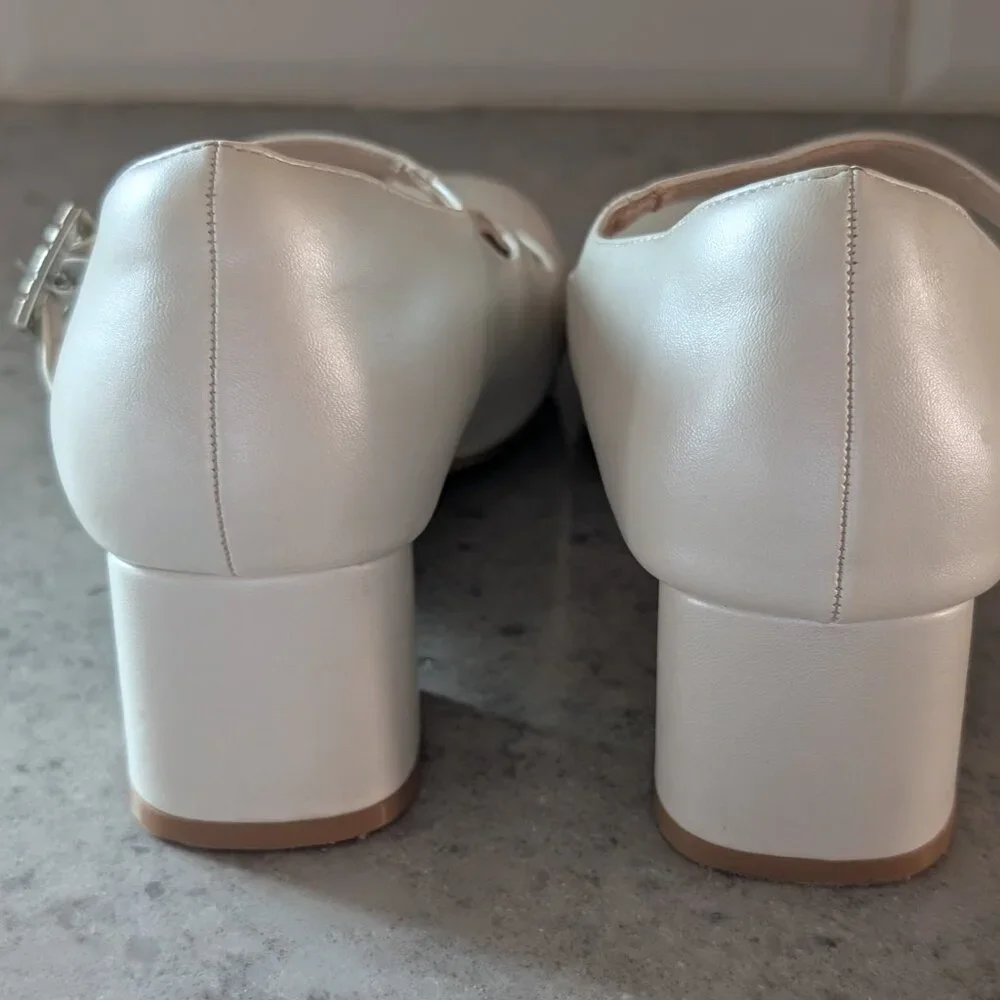 Dream Pairs Girls Mary Jane Dress Shoes –White Pumps w/Rhinestone Buckle – Size5 - Picture 2 of 5